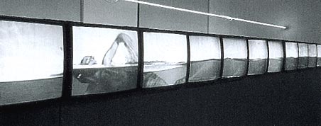fotografia a colori del nuotatore di studio azzurro intitolata 'il fluire componente del funzionamento' (autore: Andrea Carloni)