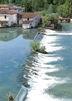 fotografia a colori di un paesaggio della Valle del Mincio (fonte: http://www.paesinweb.it/valeggio/paginacosavedere.htm)