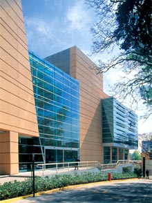 miniatura di una fotografia a colori dell'edificio della sede centrale della societ Bristol-Myers Squibb realizzato dalla Migdal Arquitectos (fonte: Migdal Arquitectos)