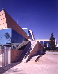 miniatura di una fotografia a colori dell'edificio della sede centrale della societ Bristol-Myers Squibb realizzato dalla Migdal Arquitectos (fonte: Migdal Arquitectos)