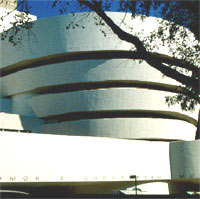 fotografia a colori del Museo Guggenheim, di Frank Lloyd Wright (fonte: http://www.thais.it/guggenheim/default.htm)