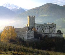 Castel Coira con lOrtles sullo sfondo, foto di Erwin Reiter