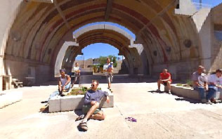 fotografia a colori di Arcosanti (fonte: http://www.arcosanti.org)