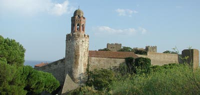 fotografia a colori di San Giovanni Battista e mura in Maremma (autore: Giorgio Visconti)