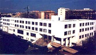 fotografia della scuola media statale Michelangelo di Bari (fonte: http://www.scuolamichelangelo.it)