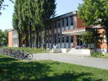 fotografia delle scuole statali elementare e dell'infanzia Federico Fellini a Rimini(fonte: http://www.rimini.com/istituti/dd4rimini/SCUOLE/celle/mappascuolacelle.htm)