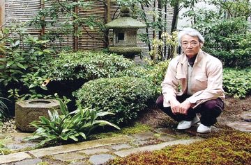 miniatura di una fotografia a colori del Maestro Masao Kobayashi in un giardino giapponese (fonte: http://www.crespibonsai.it/ita/ita.htm)