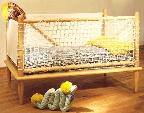 fotografia a colori del Lettino per bambini della Linea Viola - Boselli. (fonte:http://www.boselliforniture.it/)