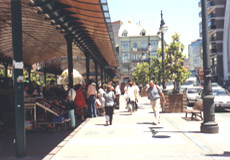 fotografia a colori della Piazza del Mercato di Valladolid in Spagna. (fotografo: Matteo Rossetti, giugno 1999)