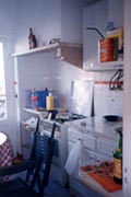 fotografia a colori di un esempio di interni di Casa Erasmus. (fotografo: Elisa Tattoli, gennaio 1998)