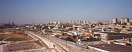 fotografia a colori di una vista panoramica della città di Lisbona. (fotografo: Cristina Ribeiro, giugno 1998)