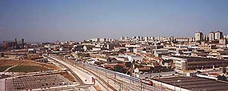 fotografia a colori di una vista panoramica della citt di Lisbona. (fotografo: Cristina Ribeiro, giugno 1998)