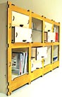 fotografia a colori del sistema modulare MULTIPLO per la composizione di librerie con cassetti - azienda Totem Italia. (fonte: http://www.totemitalia.com/)