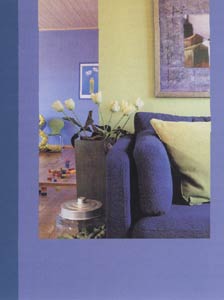 fotografia a colori di una stanza in tonalità di blu. (fonte: Colore, n°35, luglio-settembre 2001)