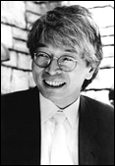 fotografia del progettista Isao Hosoe. (fonte: sito internet www.ideamagazine.net)