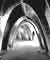 miniatura della fotografia in bianco e nero dell'interno della 'buhardilla de La Pedrera'. (fonte: http://www.elpais.es/articulo.html?xref=20020103elpepicul_1&type=Tes&anchor=elpepicul&d_date=20020103)