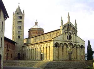 fotografia a colori della cattedrale romanico gotico pisana, nella cittadina Massa Marittima (autore: Giorgio Visconti)