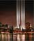 miniatura a colori della imagine notturna di un potenziale progetto che simuli con due fasci luminosi le torri perdute WTC (fonte: http://www.tanto.it)