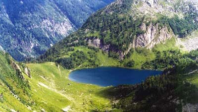 fotografia a colori di uno dei numerosi laghetti dell’alta valle di Daone (autore: Alessandro Togni)