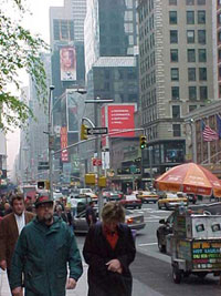 fotografia a colori di Times Square all'ora di pranzo (autore: Gianluigi D'Angelo)