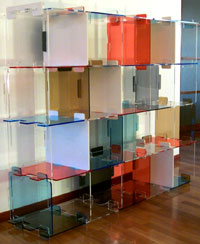 fotografia a colori di scaffali/porta-oggetti/librerie della serie X-BOX dell'architetto Sergio Catalano (fonte: Sergio Catalano)